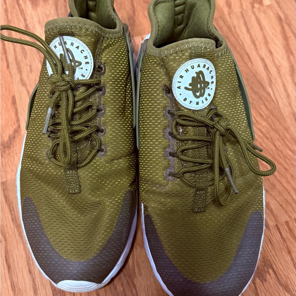Nike Air Huarache Men's Sneakers in Olive